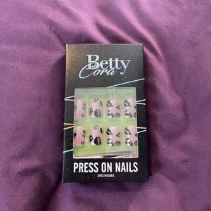 🖤 Pick Any 3/$30 Sale Betty Cora Press On Nails